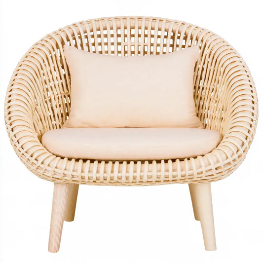 Poltrona dal design essenziale, beige e rosa, per la casa